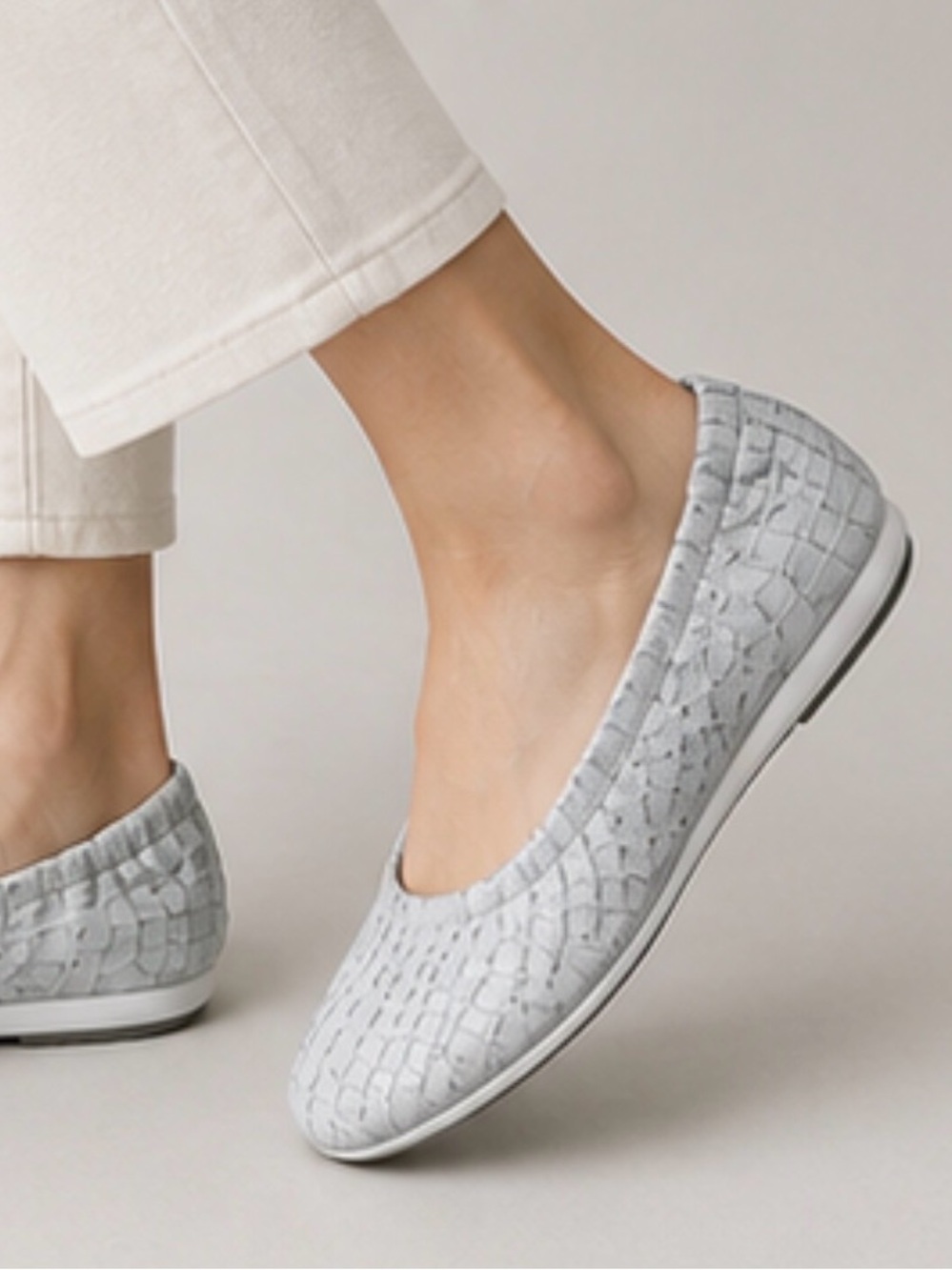 The Storehouse White‎ Silver Croc Embossed Leather Ballet Flats Size 8
